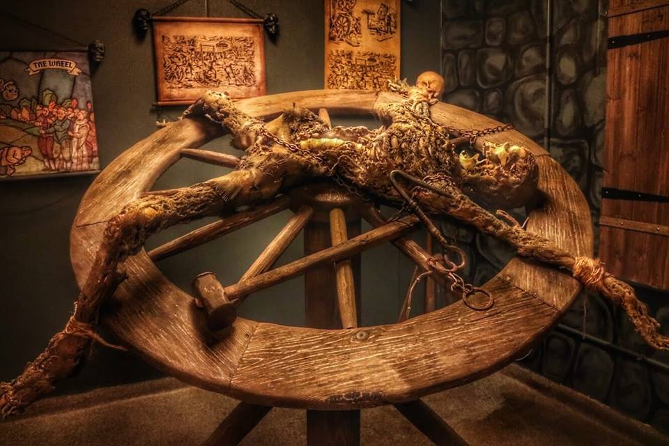 chicago’s-newest-museum-lets-you-take-a-stab-at-medieval-torture