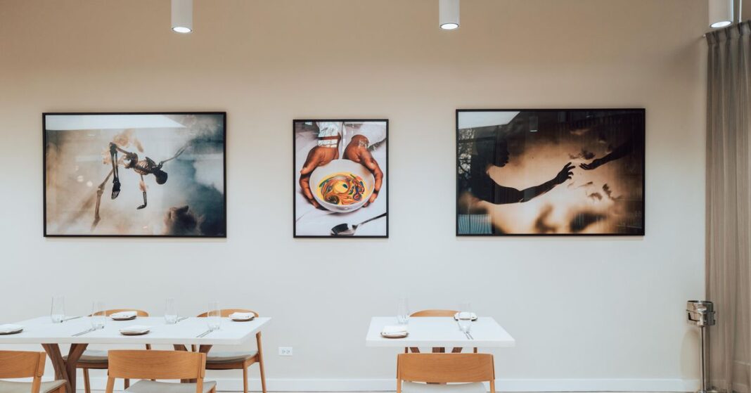 a-tasting-menu-restaurant-transforms-itself-into-a-multimedia-art-gallery