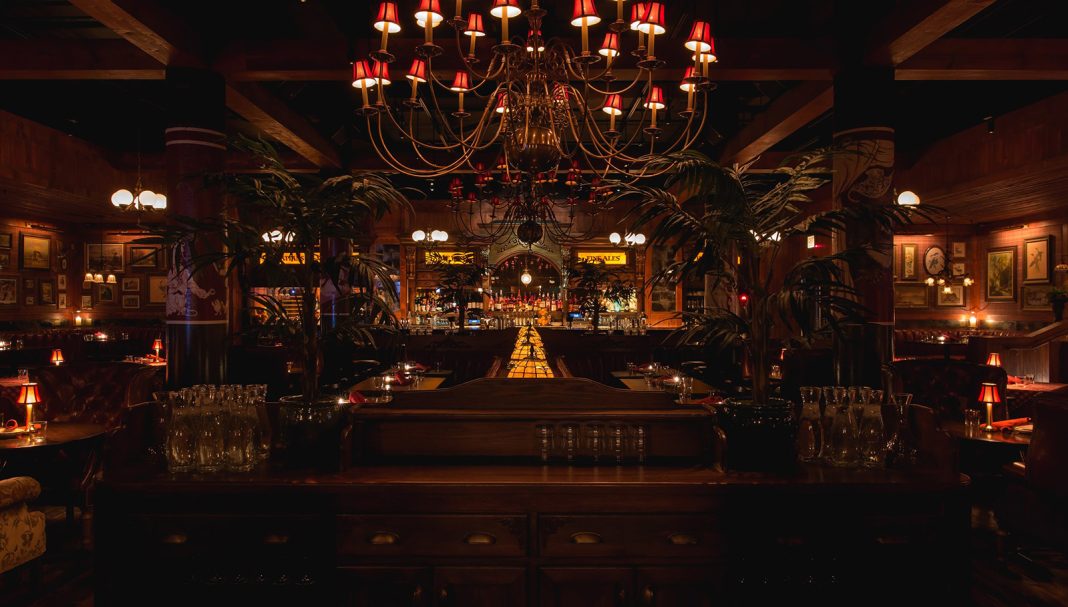 chicago-bars-with-the-best-atmosphere-for-book-lovers